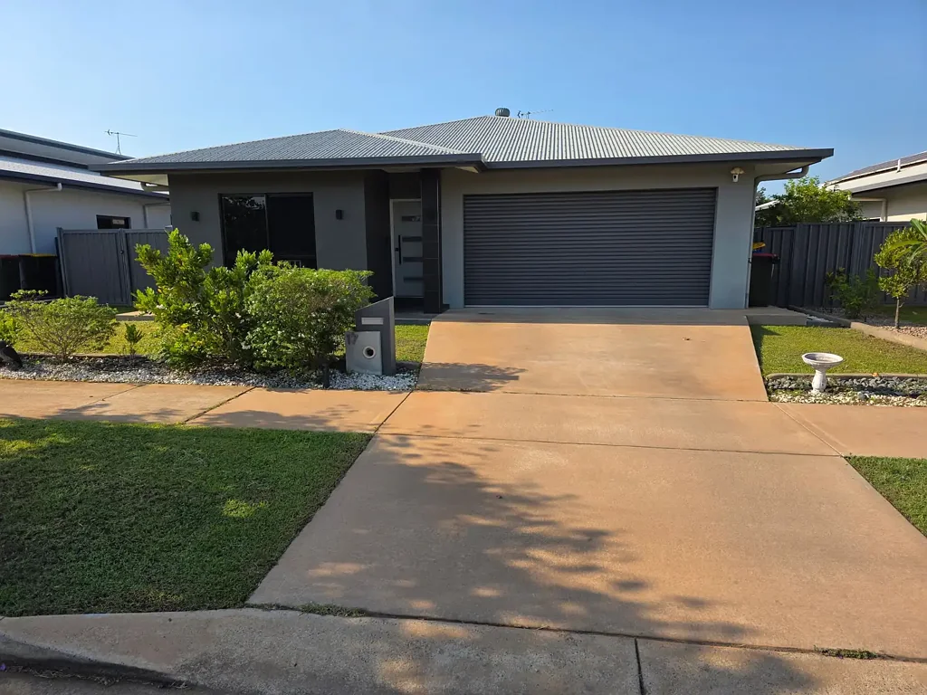 4 BEDROOM, 2 BATHROOM HOUSE w/ POOL AND SPACIOUS YARD