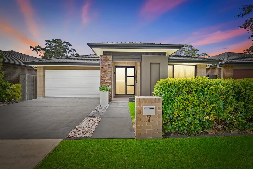 Cranebrook 4房 宽敞四卧  主卧套间  Caesarstone厨  步入式储物  悬浮地板  独立影院  6KW太阳能  510sqm地块  Waterside休闲  近商圈学园 Luxury Living Surrounded by Lakes, Parks & Lifestyle Amenities