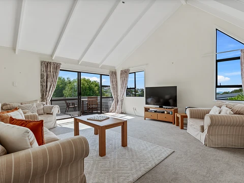 Mairangi Bay 5房  Multi Level Family Home - Owner Is On The Move!
