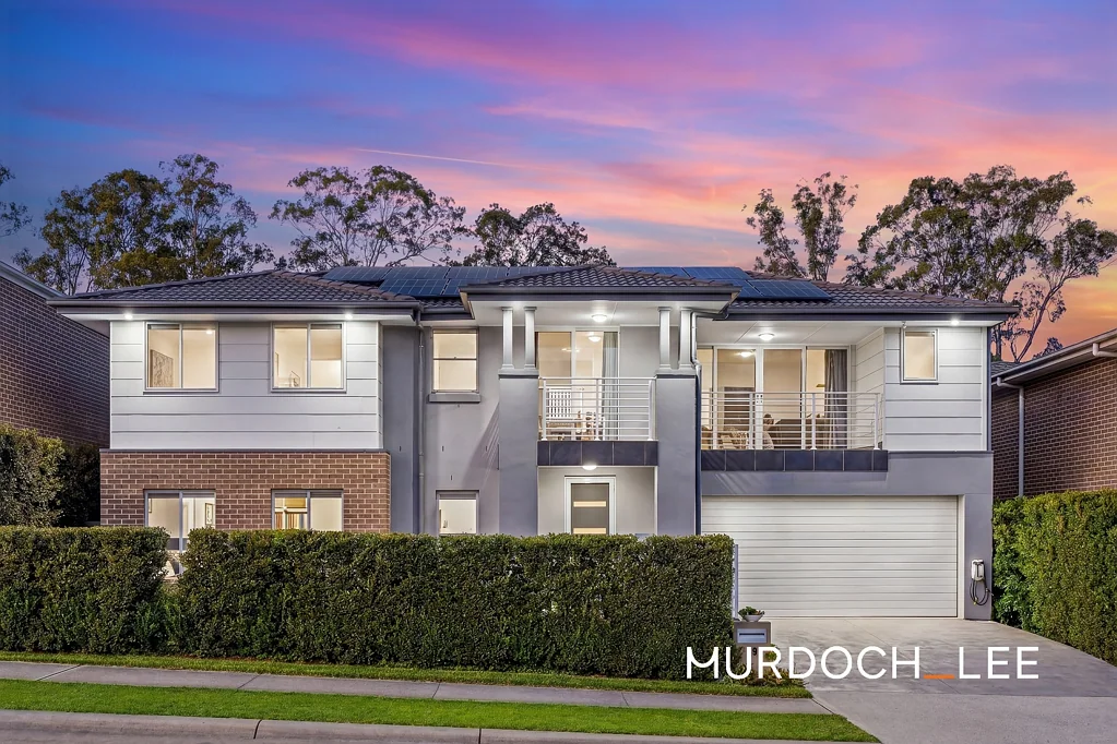 Norwest 4房  Modern Rawson Home with Crestwood Public and High School Catchments. 5 Min Walk to City/Metro/Parramatta Buses, Gym & Medical Centre