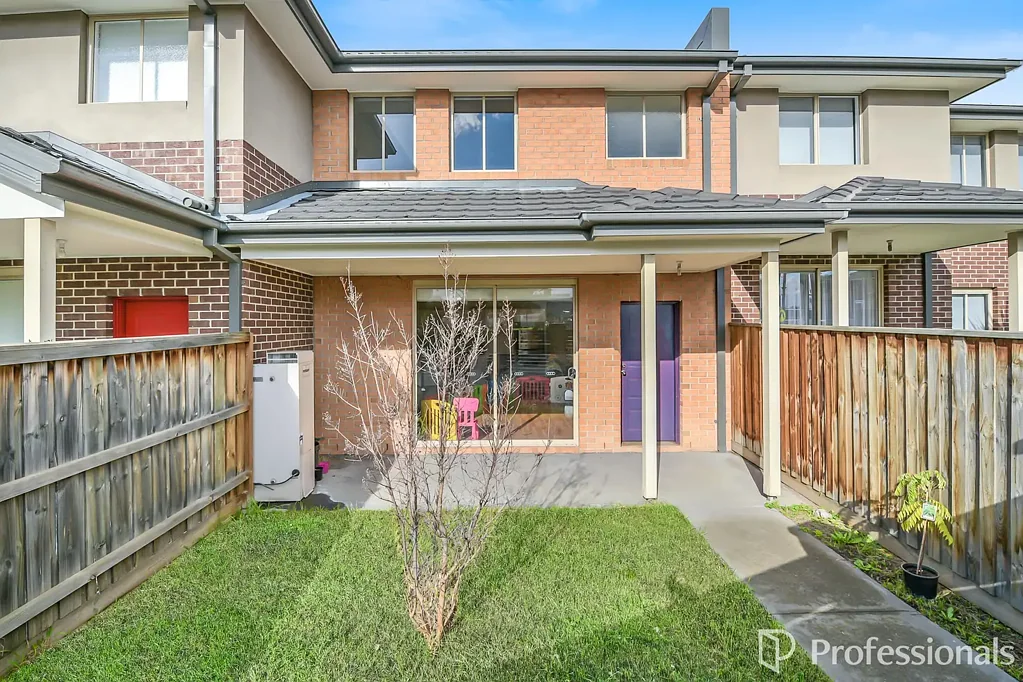 Dandenong 2 Slaapkamer Large 2-Bedroom with two living areas Townhouse, walking to train station!