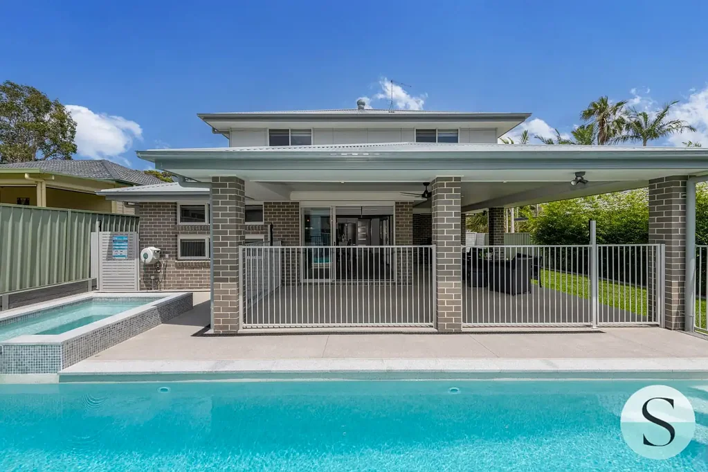 Caves Beach 5房  Everything You Ever Wanted, Like New Home, Stunning Spa & Pool, Side Access & Poolside Cabana/Guest House, on the Flat & in the Sweet Spot of Caves!