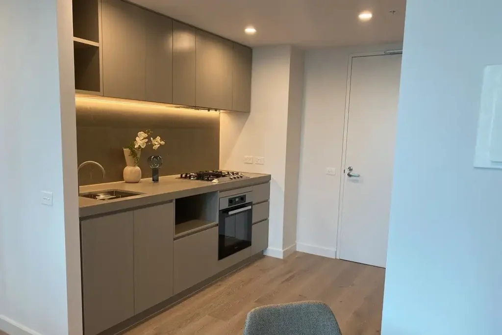 LUXURY APARTMENT IN ONE OF MELBOURNE'S MOST SOUGHT AFTER BUILDINGS!