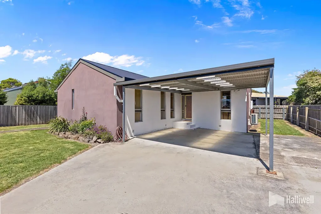 Devonport 3 Bedroom A home with lots of extras