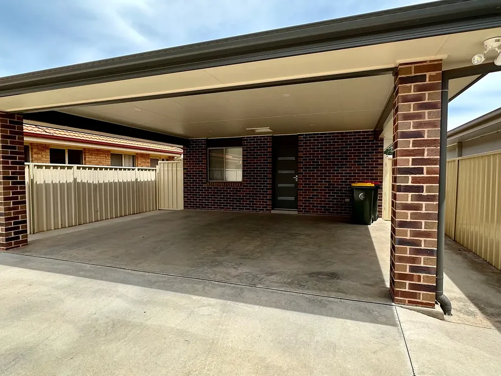 LOW MAINTENANCE IMMACULATE UNIT