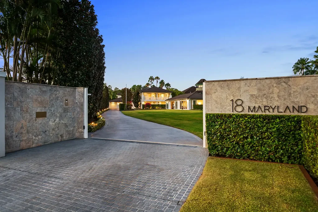 Carrara 7Kwarto British Colonial Grandeur on Main River - A Landmark Estate of Enduring Luxury and Prestige