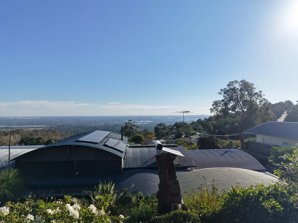 Lesmurdie 3房  Your Private Hills Escape - Space, Serenity & Endless Potential