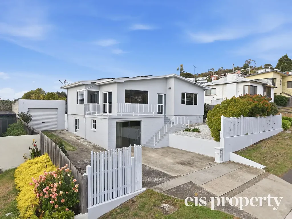 West Moonah 3Zimmer Versatile Family Home with Urban & Water Views