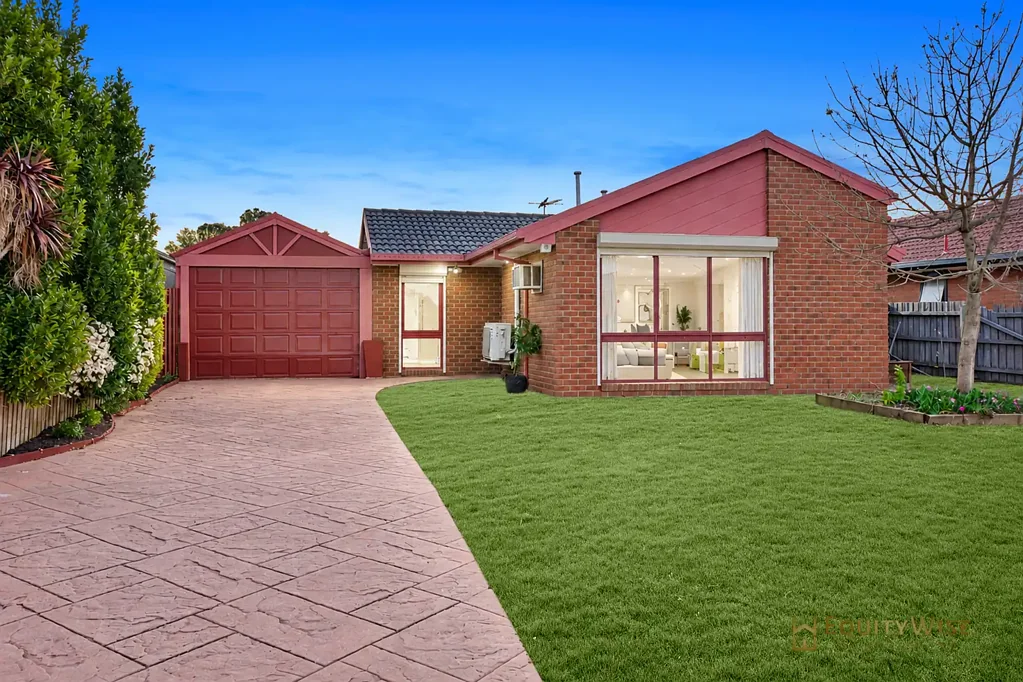Wyndham Vale 3Kwarto All New (Hybrid Flooring,Paint,Downlights, Door Handles, Blinds & Curtains) Renovated (Bathrooms and Kitchen)