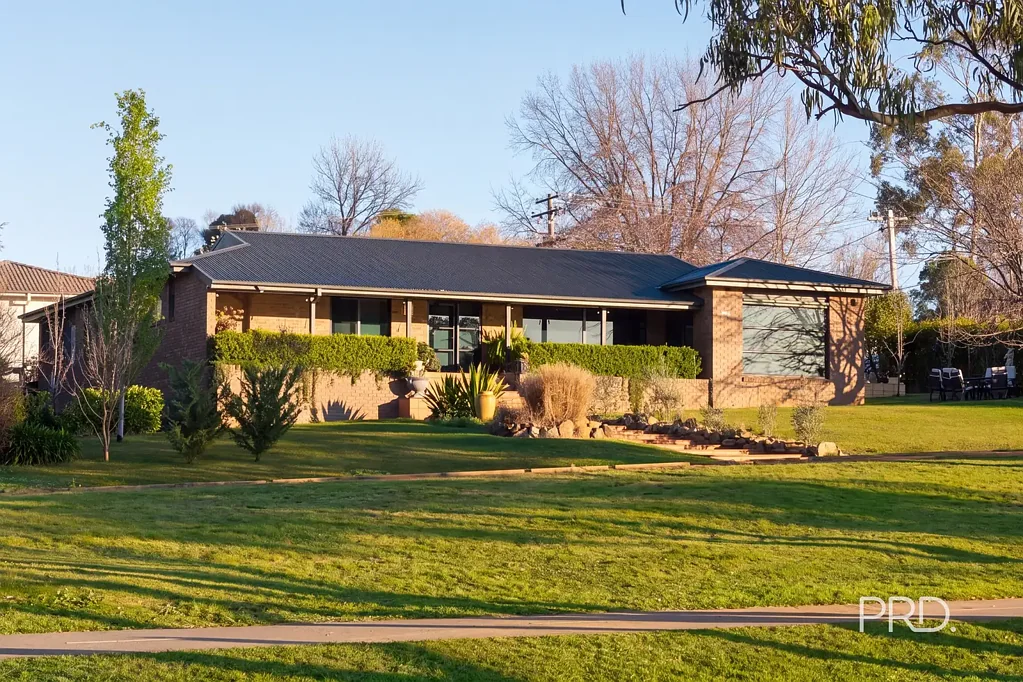 Lake Albert 4房  Family Living in a Desirable Lake View Location