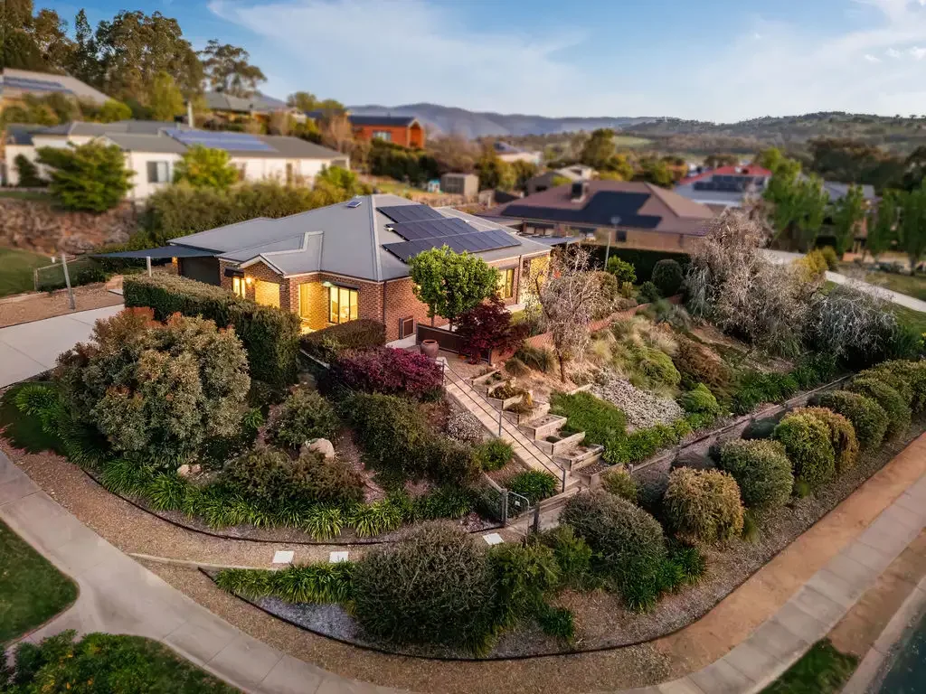 Wodonga 4Moenga Landscaped Luxury Awaits You