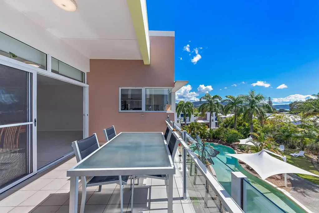 Cannonvale 3房  Top Floor Twin Key with Great Returns!