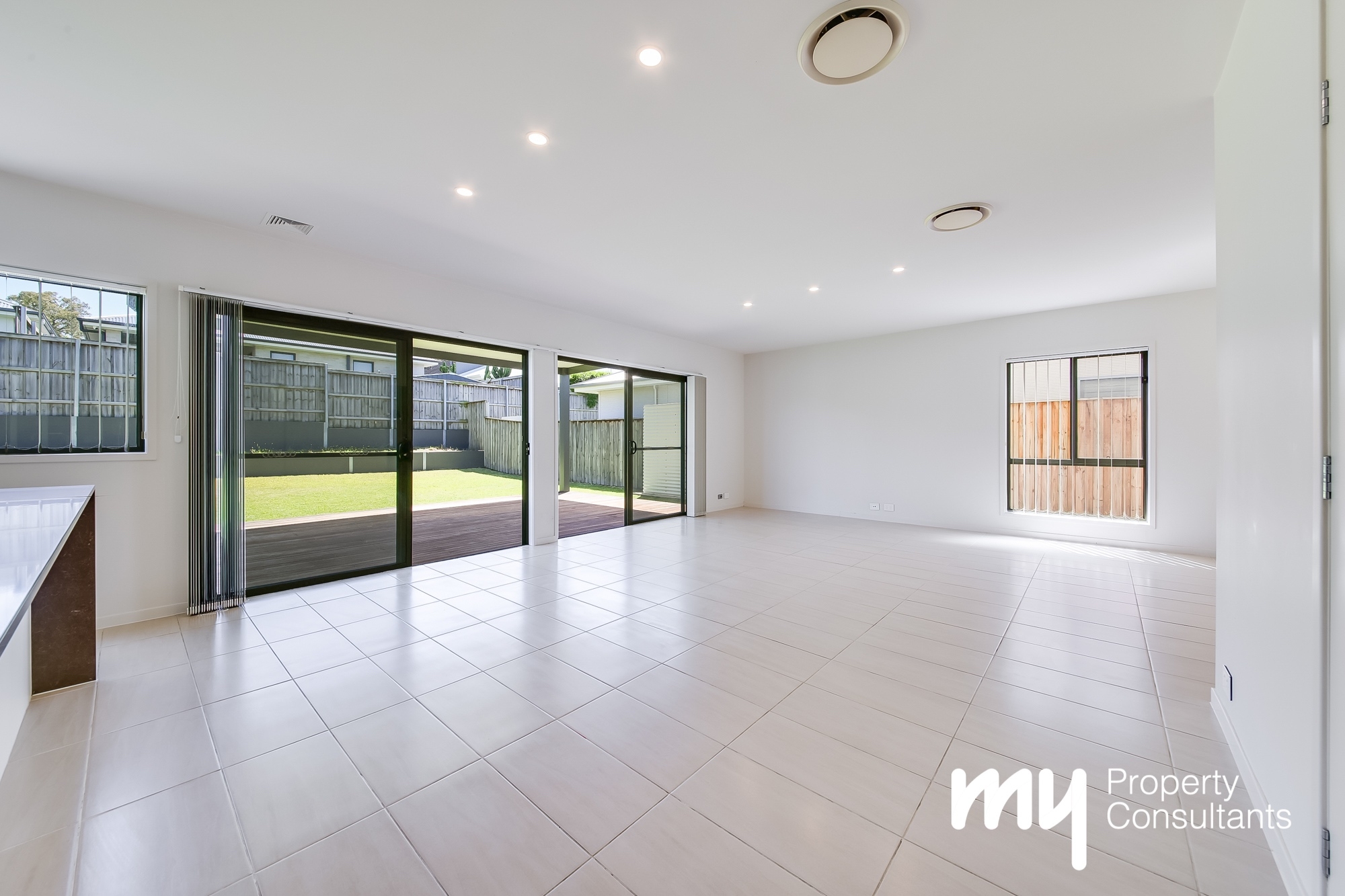 33 RYMILL CR, GLEDSWOOD HILLS NSW 2557, 0部屋, 0バスルーム, House