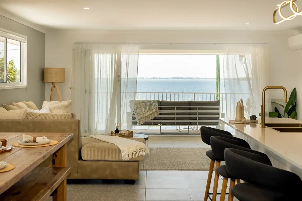 Deception Bay 4Kwarto WATERFRONT ENTERTAINER WITH UNINTERRUPTED OCEAN VIEWS