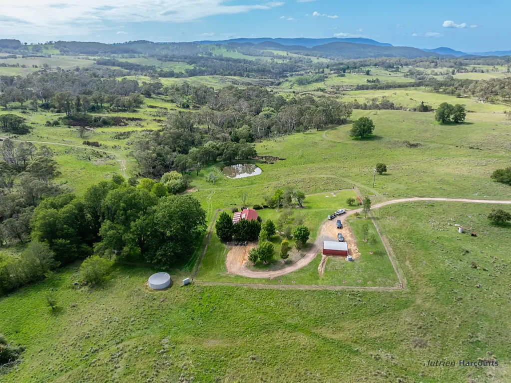 Braidwood 2ਬੈੱਡਰੂਮ Modern home - Plus original cottage awaiting restoration.