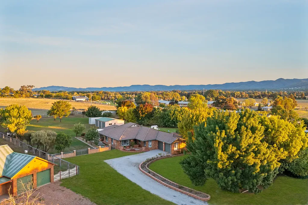 Mudgee 4房  DREAM LIVING ON CHESTNUT CLOSE
