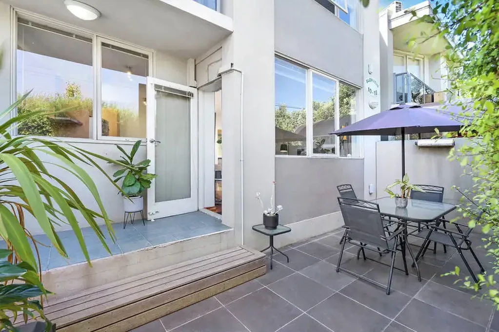 Balaclava 2房 易于打理的生活，优越的生活区位 Easy-Care Living In Superb Lifestyle Location