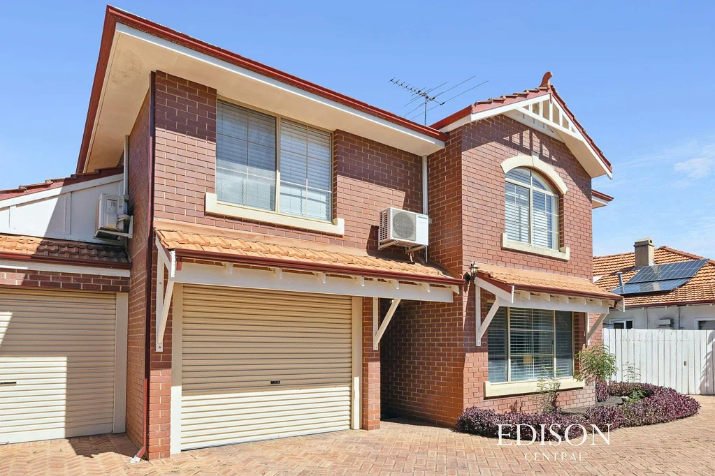 North Perth 3બેડરૂમ SYDNEY STUNNER!!
 
BEAUTIFULLY NESTLED IN GORGEOUS BOUTIQUE GROUP OF 3!!!
