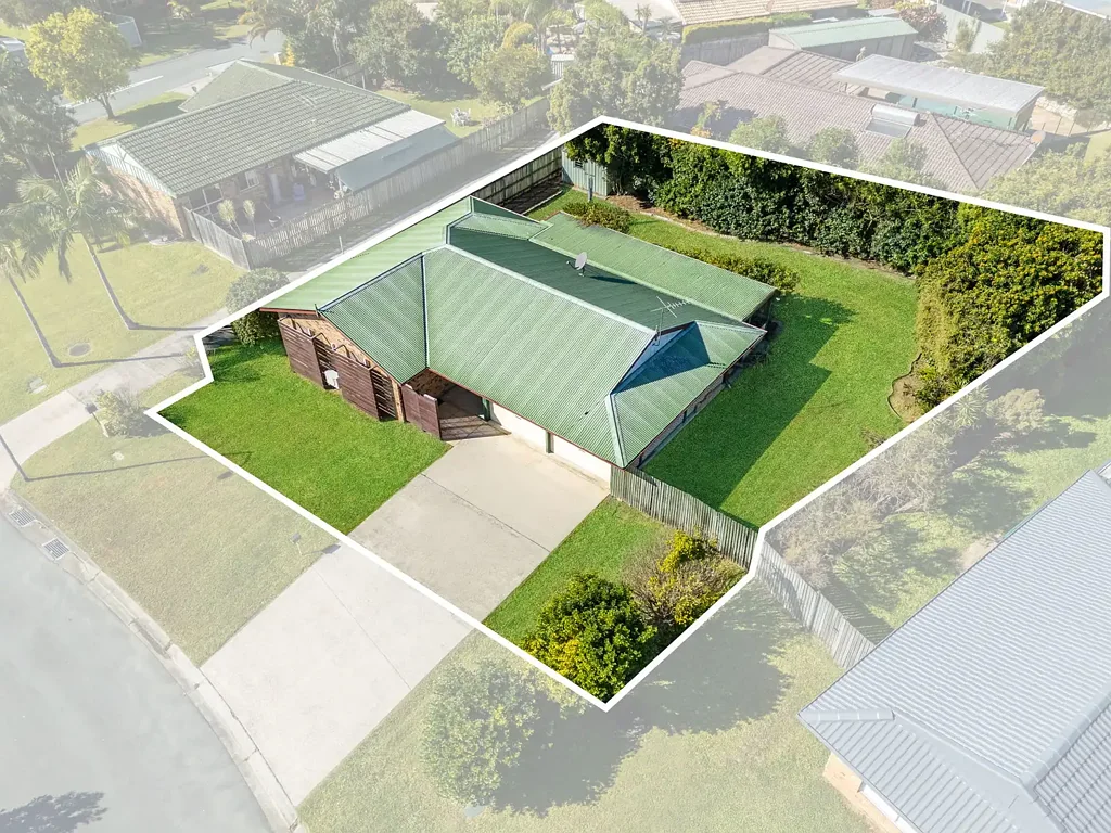 Lawnton 3房 宽敞705m²地块 新装修明亮舒适 三卧带衣柜 Jack and Jill浴室 开放式厨餐区 全新地毯 双车位 娱乐露台 便利交通 Fresh, Functional & Full of Potential on 705m²