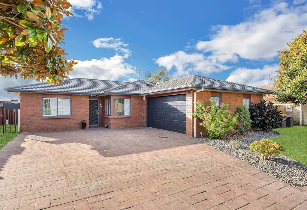 Flat Bush 3ਬੈੱਡਰੂਮ BRICK & TILE - FACING RESERVE