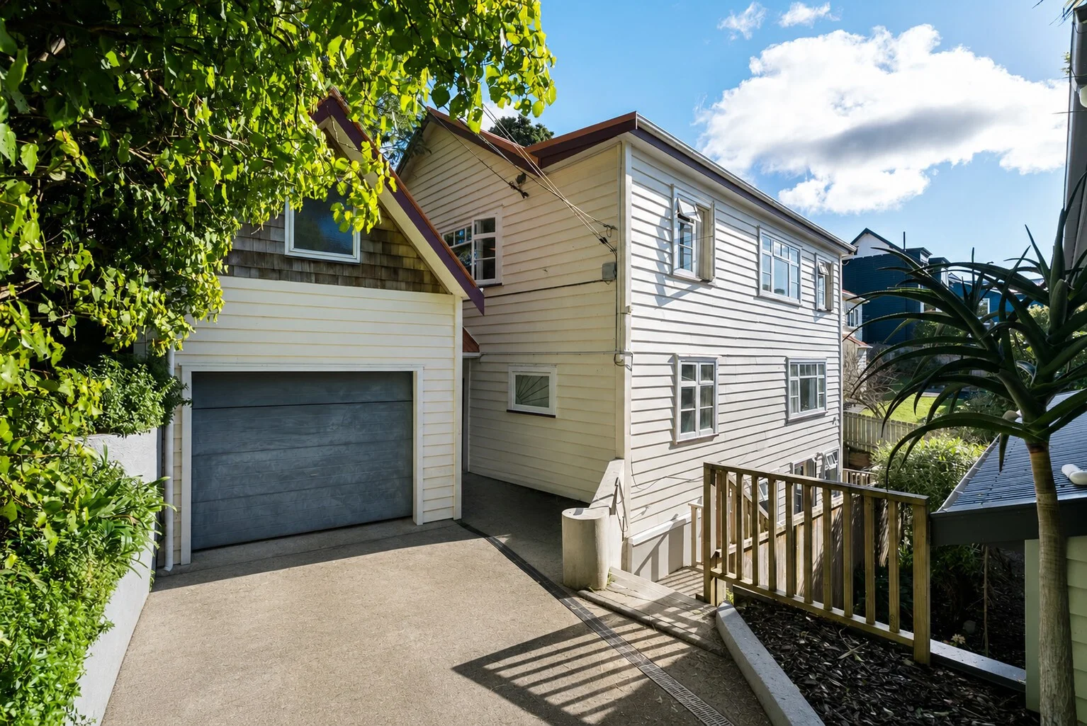 Karori 8ห้องนอน Three Income Streams. One Outstanding Karori Asset