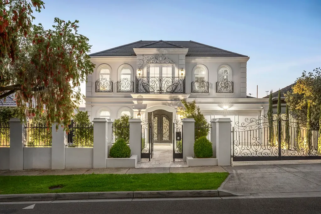 Pascoe Vale 4Kwarto A Landmark of Luxury and Timeless Elegance