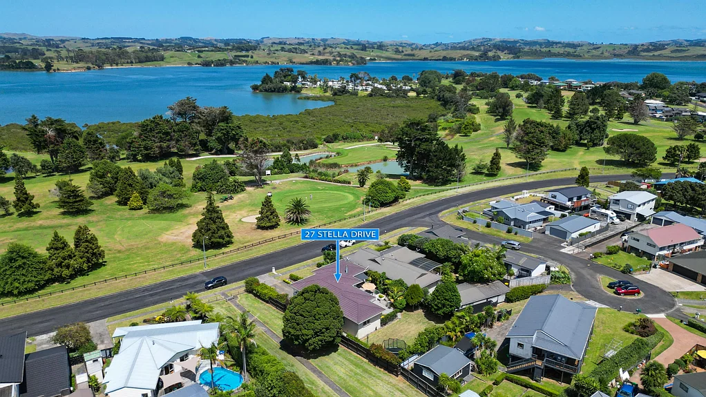 Clarks Beach 4chambre Stunning 4-Bedroom Home with Golf Views