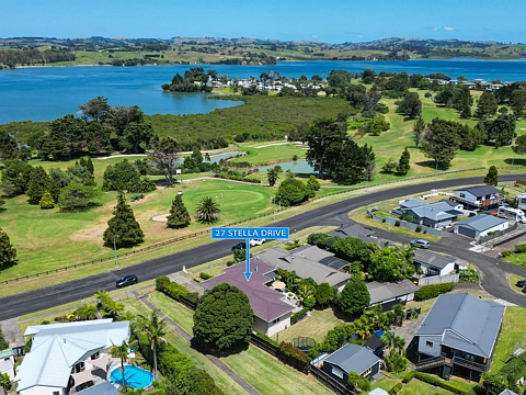 Clarks Beach 4房  X Factor - solid home- stunning Golf views!