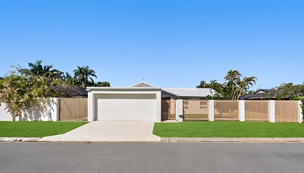 Robina 3Moenga Renovated. Contemporary. Move-In Ready - Robina Perfection