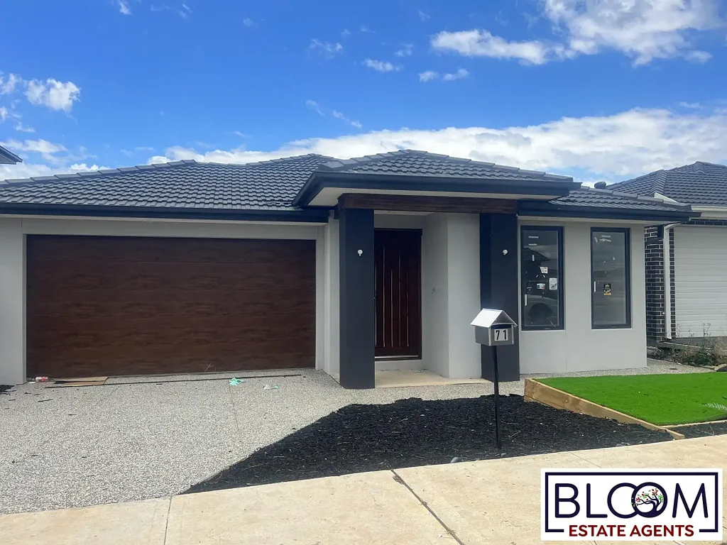Beautiful family home in Fraser Rise!!