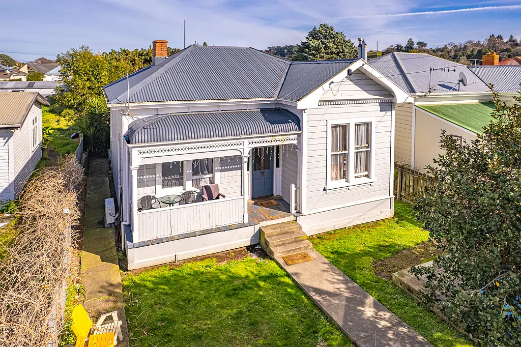 Wanganui Central 2ਬੈੱਡਰੂਮ Central charm with future gains