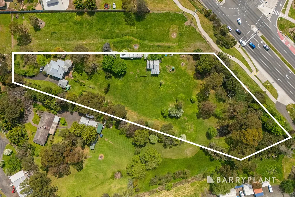 Beaconsfield 4બેડરૂમ Rare Beaconsfield Opportunity – Over 2 Acres of Endless Possibility