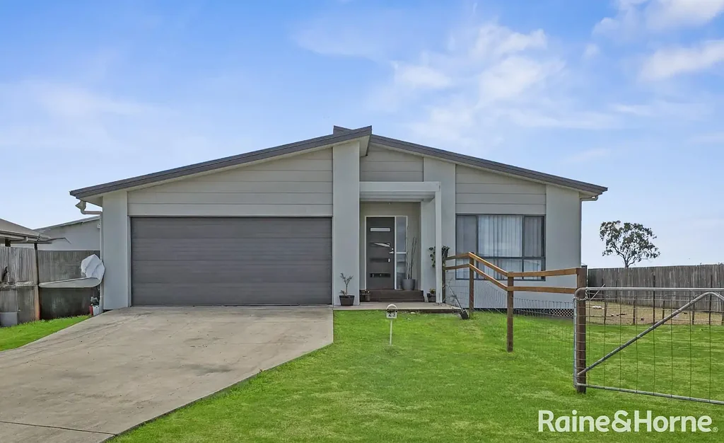Dalby 4બેડરૂમ AFFORDABLE EXECUTIVE STYLE LIVING IN A FAMILY FRIENDLY ESTATE