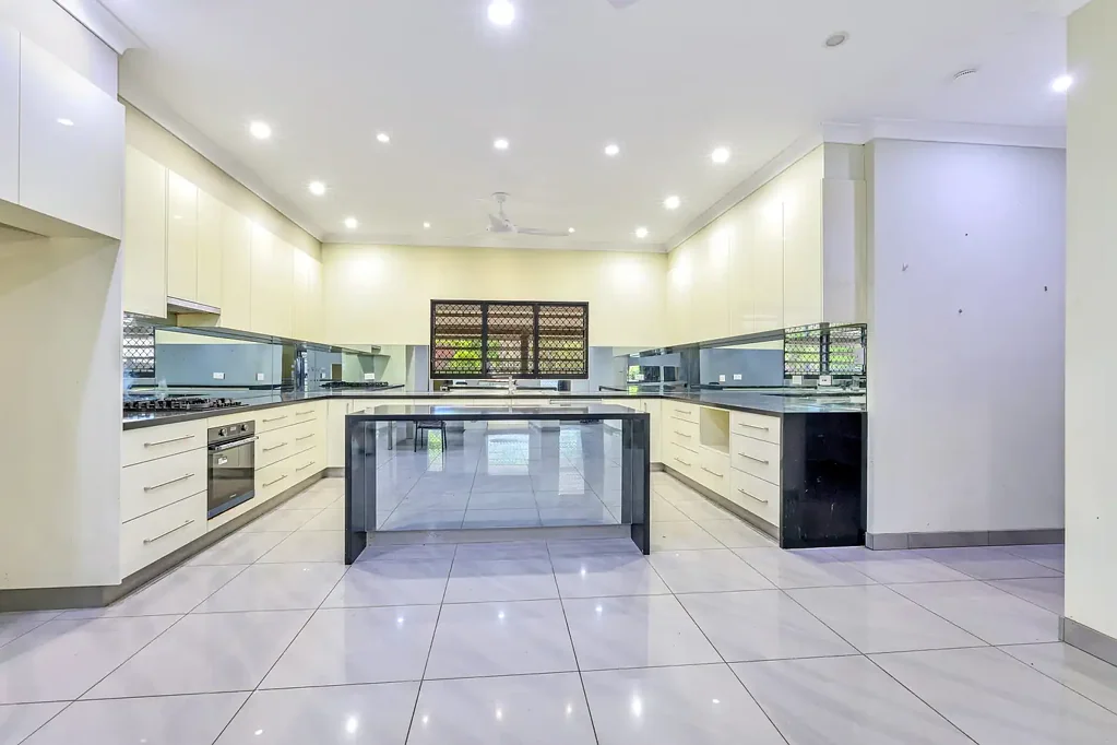 Coconut Grove 8房  Three Homes, Endless Possibilities, One Epic Address!!