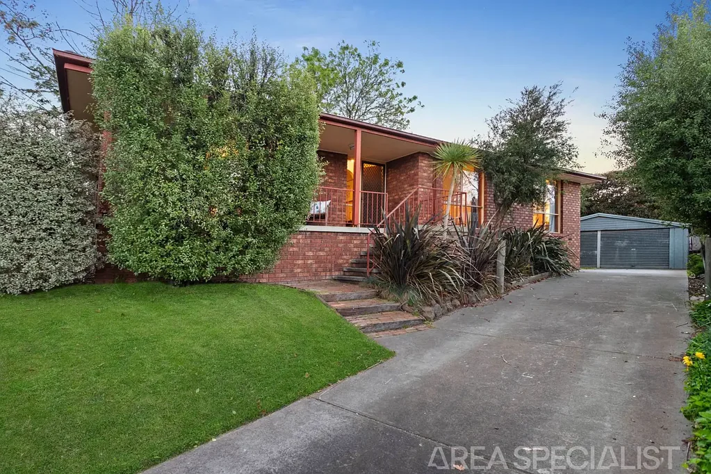 Langwarrin 3બેડરૂમ The Brief: Leafy, Bright, and Bursting with Potential!