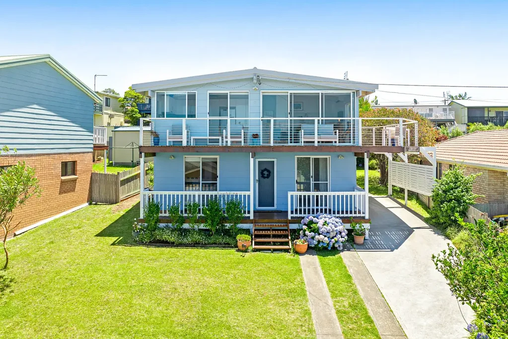 15 Surf Street, Tuross Head, NSW 2537