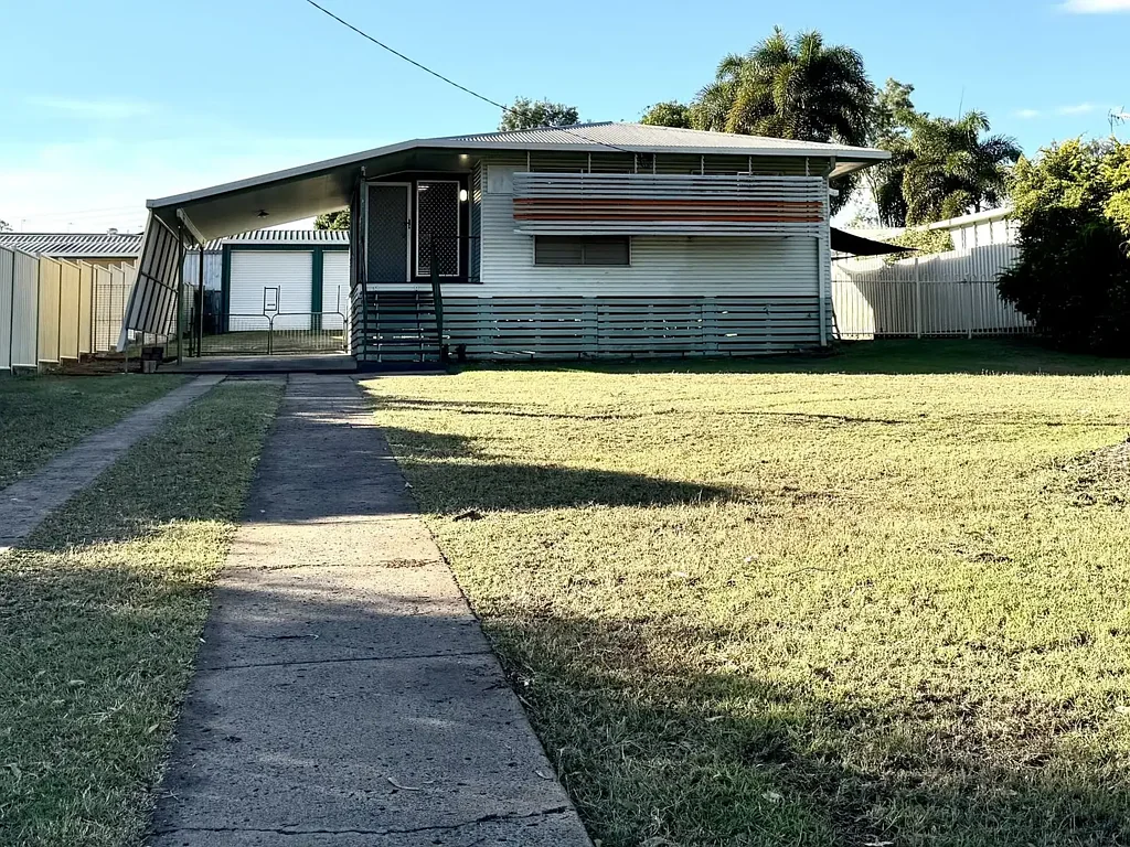 3 SPACIOUS BEDROOMS + HUGE POWERED SHED + MODERN KITCHEN WITH DISHWASHER, FRESH INTERIOR  +++