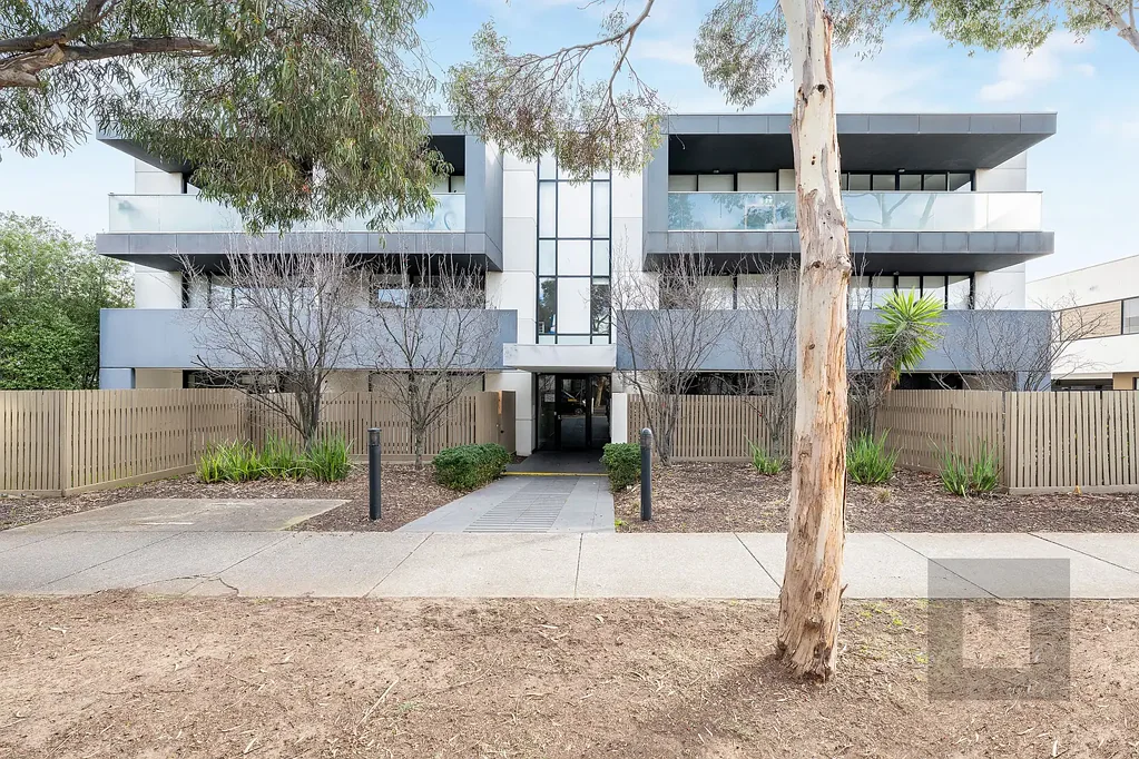 Ground floor living with spacious courtyard for entertaining!