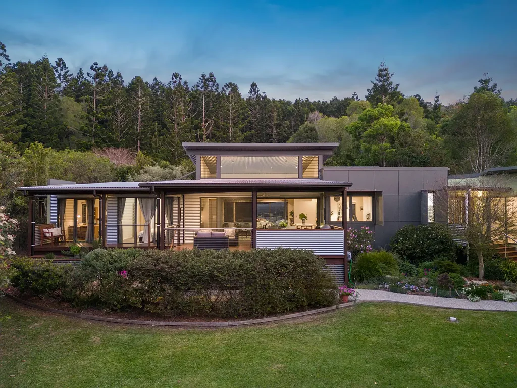 Currumbin Valley 4ਬੈੱਡਰੂਮ Rare, Elevated Architectural Masterpiece in tightly held terraces in Currumbin Valley