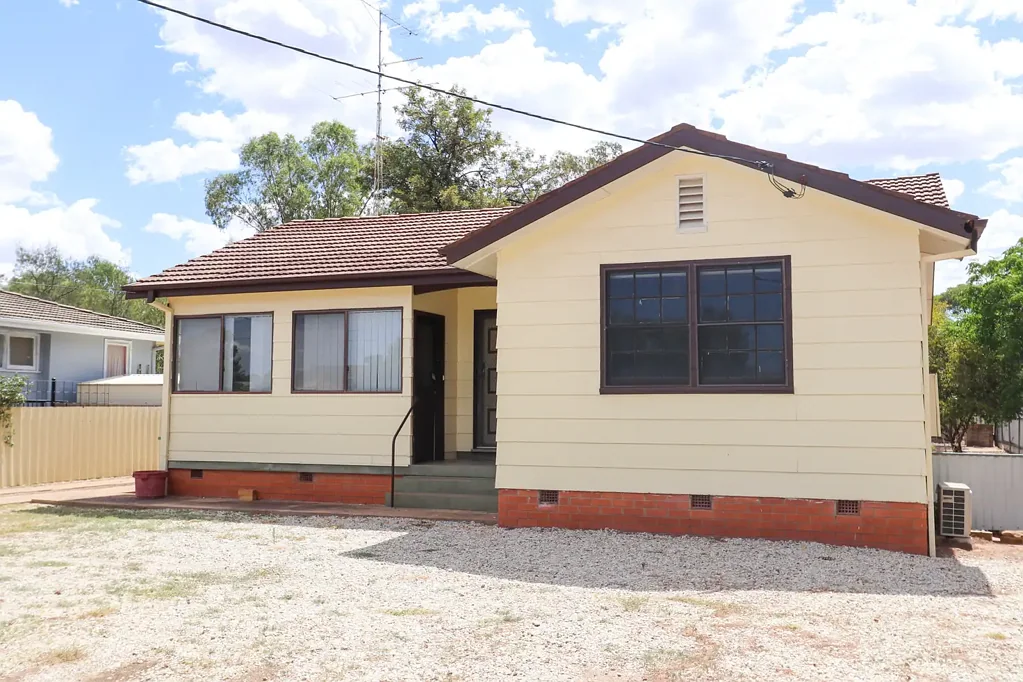 17 Brown Street, West Wyalong, NSW 2671
