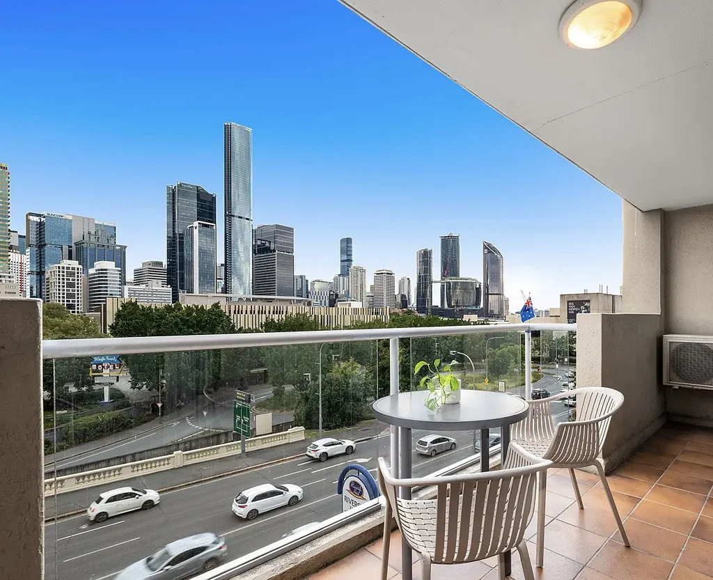 South Brisbane 1房 位于South Brisbane市中心的都市生活，回报丰厚 Inner-City Living with Strong Returns in the Heart of South Brisbane