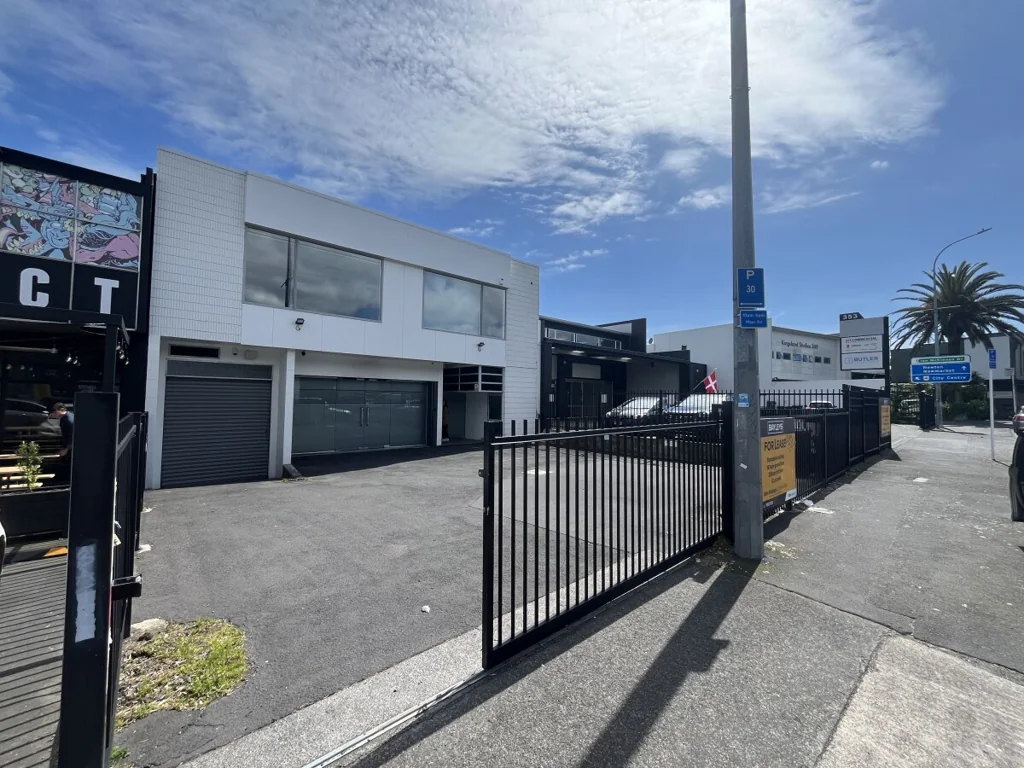 Kingsland Standalone Flexable Kingsland Workspace