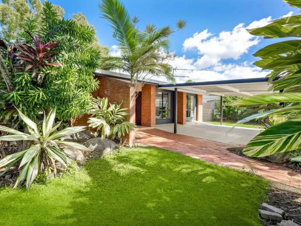 NBN, Water & Gardening included!