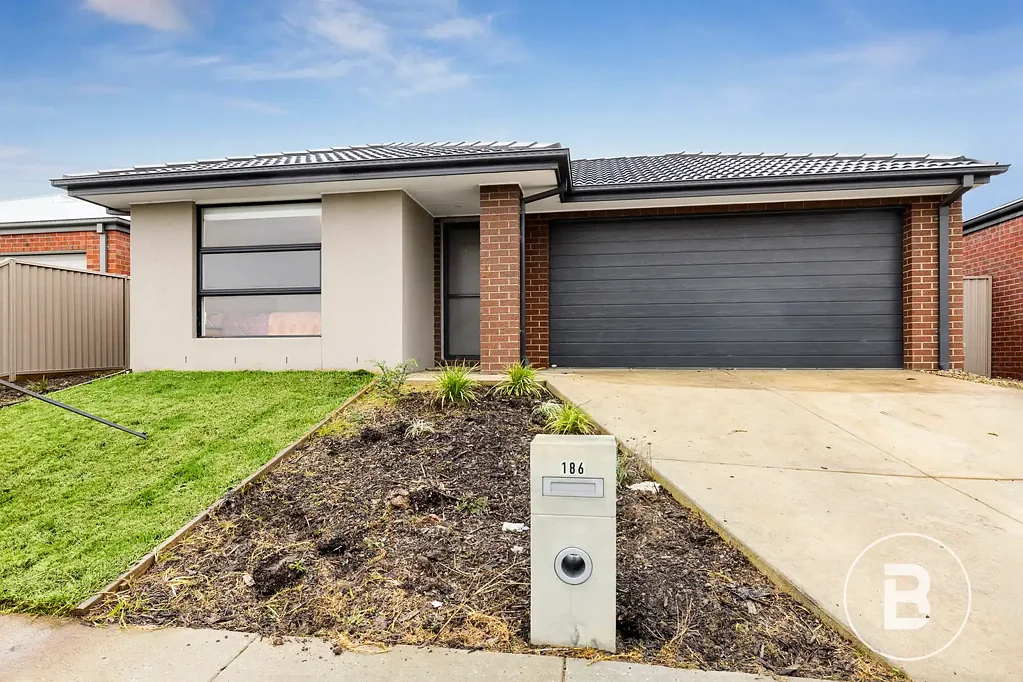 Winter Valley 4ਬੈੱਡਰੂਮ MODERN HOME CLOSE TO SCHOOLS AND PARKLAND