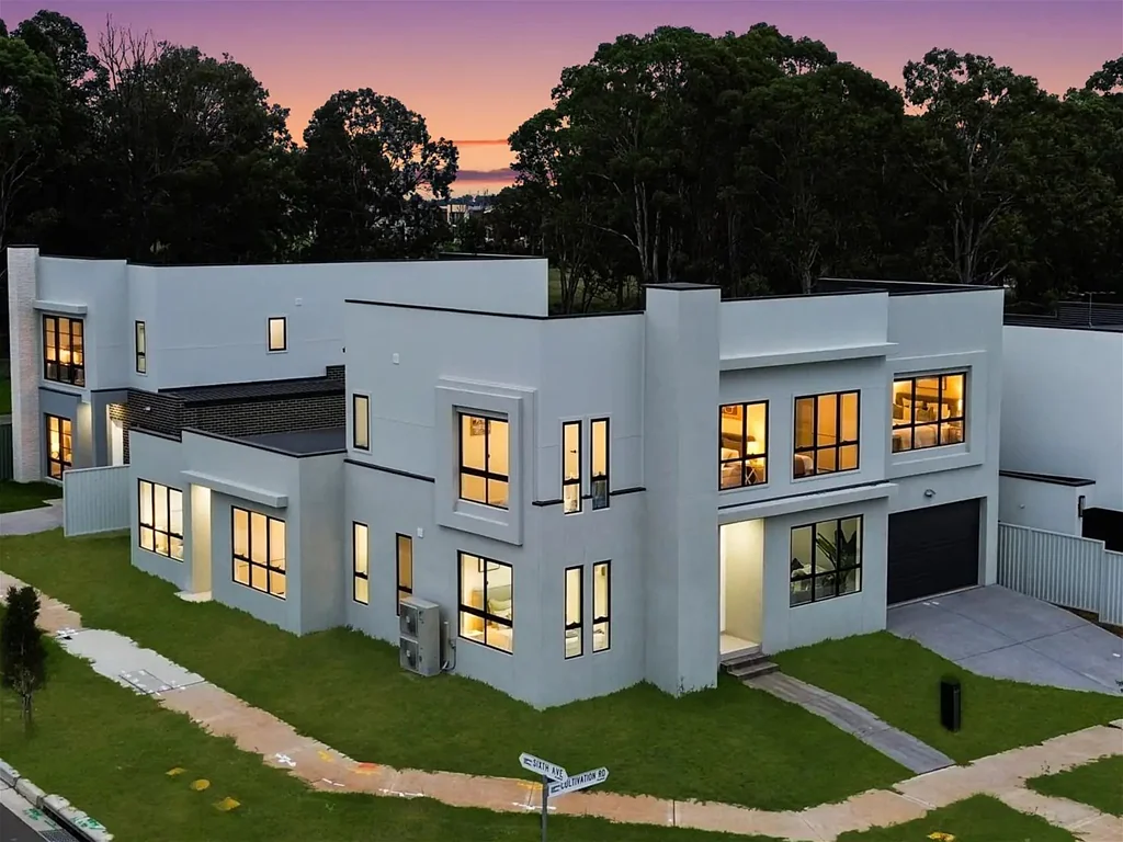 Austral 7 Slaapkamer Luxury Dual Living Masterpiece | Brand New Corner Home with High Rental Potential