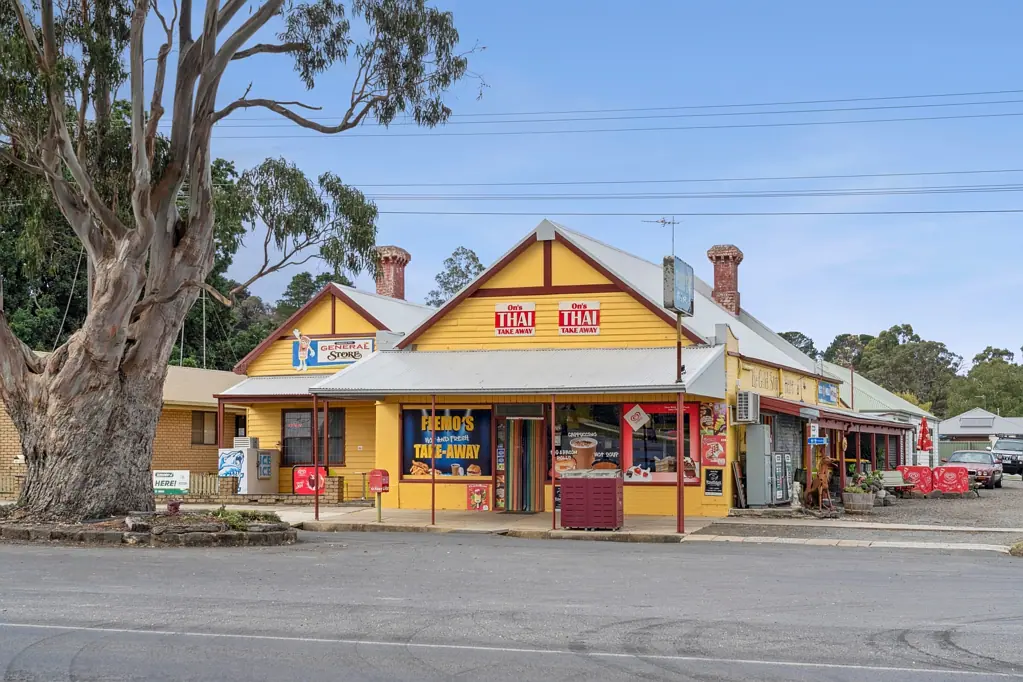 Creswick 4ਬੈੱਡਰੂਮ Rare Investment Opportunity ? Retail, Dual Residences and Vacant Land on Separate Titles