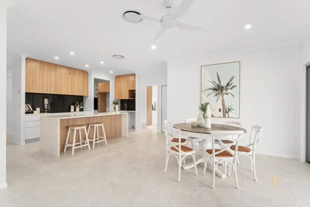 Flagstone 4침실 A Masterpiece of Modern Living – Brand New, Luxury-Finished Family Home | 223m² on 600m² Block