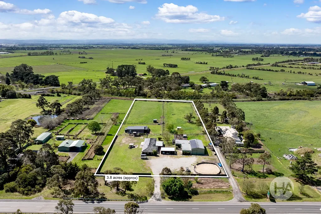 Tooradin 7બેડરૂમ TOORADIN ACREAGE GEM – DUAL LIVING, SHEDDING & INFRASTRUCTURE ON 3.8 ACRES