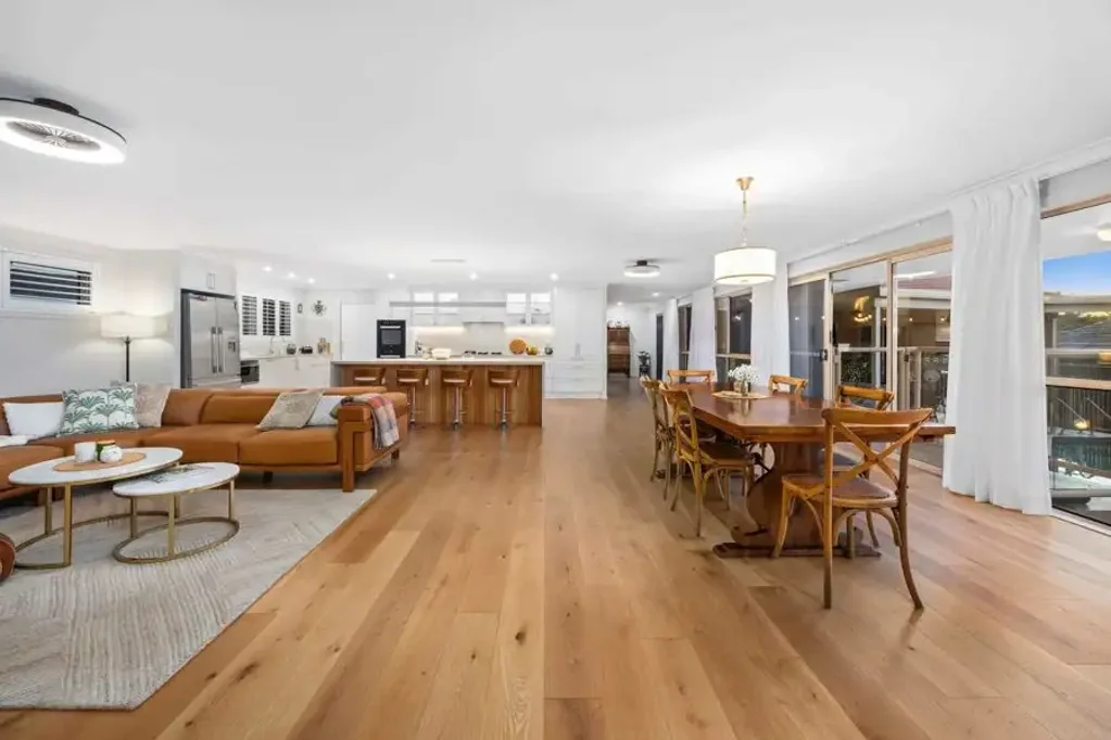 Robina 4 Bedroom STUNNING DESIGNER KITCHEN - HUGE OPEN-PLAN LIVING - NORTH-FACING - 897M2 BLOCK - SECURE MOTORHOME & BOAT PARKING