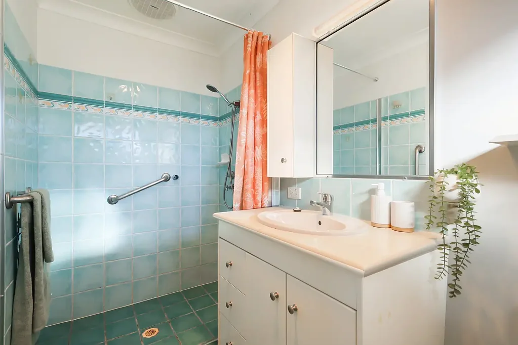 Burleigh Waters 4房  First Time Offered to the Market in 39 Years – A Rare Burleigh Waters Opportunity